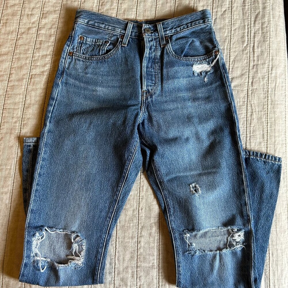501 Levi's Blue size 26x30 Ripped Jeans